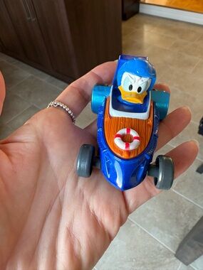 Disney Mickey & the Roadster Racers Cars Donald's Cabin Cruiser 2018